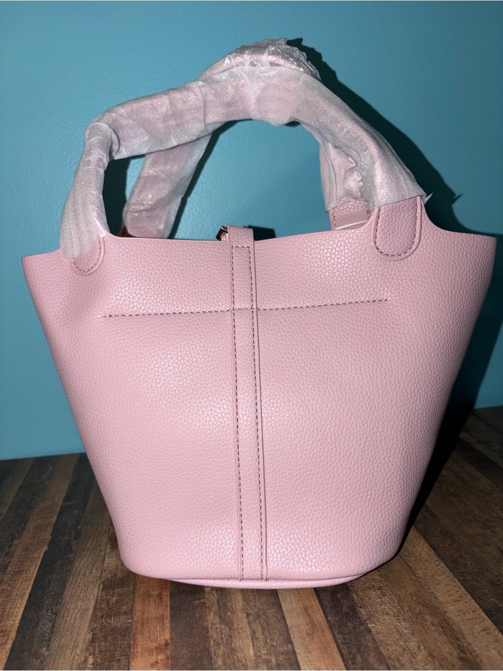 Valentino Orlandi Pale Pink Bucket Bag with Gold Padlock NWT - Picture 3 of 5